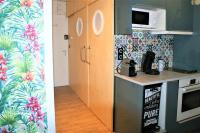 Kuchyň nebo kuchyňský kout v ubytování Apartamento con vistas al mar y al puerto de Roses AV-07
