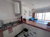 Kuchyň nebo kuchyňský kout v ubytování Bonito apartamento con vistas al mar y piscina AV-47