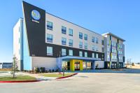 ロジャースにあるTru By Hilton Rogers Bentonvilleの側面に浮き彫りの建物