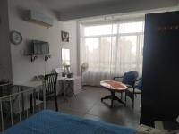 TV a/nebo společenská místnost v ubytování Studio Apartment Near the Beach