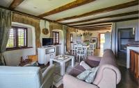 Televízia a/alebo spoločenská miestnosť v ubytovaní 2 Bedroom Cozy Home In Lovran