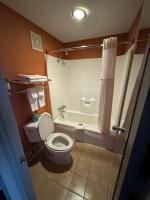Ein Badezimmer in der Unterkunft labh inc Motel