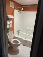 Ein Badezimmer in der Unterkunft labh inc Motel