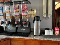 Kaffee-&#47;Teezubehör in der Unterkunft labh inc Motel