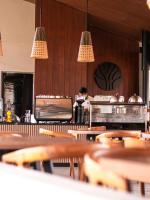 Un restaurante u otro lugar para comer en The Astana Resort and Leisure