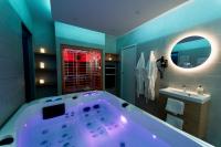 Kúpeľňa v ubytovaní Escapade Relaxante - Spa - Jacuzzi - Sauna - Privés
