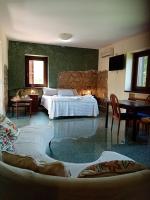 Łóżko lub łóżka w pokoju w obiekcie B&B Home Holiday Villa delle Acacie agriturismo