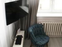 Televízia a/alebo spoločenská miestnosť v ubytovaní Elektoralna Warsaw Apartment