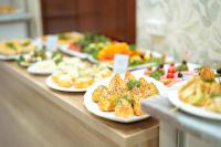 ホテルの敷地内または近くでの食事または食べ物