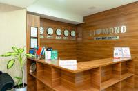 Diamond Hotel Tashkentに飾ってある許可証、賞状、看板またはその他の書類