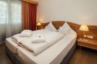 Łóżko lub łóżka w pokoju w obiekcie Hotel Garni Alpenruh-Micheluzzi