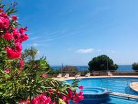 Bazén v ubytovaní T2 Dolce Vita - Vue Mer, Piscine & Plage alebo v jeho blízkosti