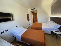 A bed or beds in a room at Hotel Sirena - B&B