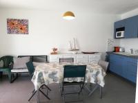 Posedenie v ubytovaní Superbe appartement avec vue sur mer et port, parking privé