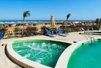 Bazén v ubytování Comfort Zone at Turtles Beach Resort nebo v jeho okolí
