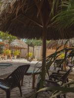 En have udenfor Surfer Grill, alojamiento en puerto Colombia, pradormar, Habitación Suite