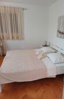 Posteľ alebo postele v izbe v ubytovaní Apartments with parking spaces Stari Grad, Hvar - 8697