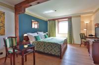 Postel nebo postele na pokoji v ubytování Romantic Hotel Mlýn Karlstejn
