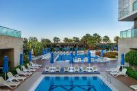 Bazén v ubytování Sentido Trendy Verbena Beach Hotel nebo v jeho okolí
