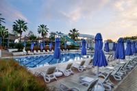 Bazén v ubytování Sentido Trendy Verbena Beach Hotel nebo v jeho okolí