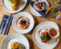 Jídlo v penzionu nebo okolí