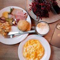 Jedlo v apartmánovom hoteli alebo blízkom okolí