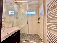 Łazienka w obiekcie PGH N9- Vue Mer, 100m de la Plage & Parking Privé