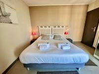 Łóżko lub łóżka w pokoju w obiekcie PGH N9- Vue Mer, 100m de la Plage & Parking Privé