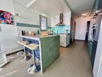 Kuchnia lub aneks kuchenny w obiekcie PGH N9- Vue Mer, 100m de la Plage & Parking Privé