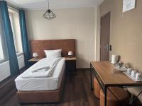 Hotel Capitol Zentrum - 24h -にあるベッド