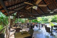 Restaurace v ubytování Pumilio Mountain & Ocean Hotel