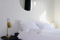 Postel nebo postele na pokoji v ubytování Les Homes - Modern & Cozy Stay Near Oslo Airport