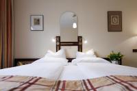 Posteľ alebo postele v izbe v ubytovaní Continental Hotel-Pension
