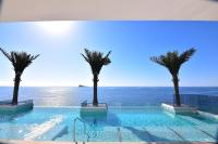 Bazén v ubytovaní Apartamento de lujo en primera linea de playa alebo v jeho blízkosti