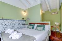 A bed or beds in a room at Hotel de Riu Boutique