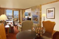 Snake River Lodgeにあるテレビまたはエンターテインメントセンター