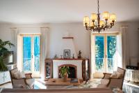 A seating area at Villa Punta del Sole