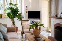 A television and/or entertainment centre at Villa Punta del Sole