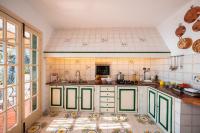 A kitchen or kitchenette at Villa Punta del Sole