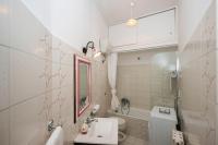 A bathroom at Villa Punta del Sole