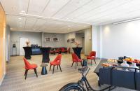 Ramada by Wyndham Amsterdam Airport Schipholにあるシーティングエリア