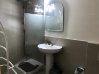Kúpeľňa v ubytovaní Résidence Chalmettes - Joli studio rénové avec accès direct aux pistes. parking privé. MAE-8704