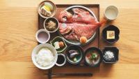 ホテルの敷地内または近くでの食事または食べ物