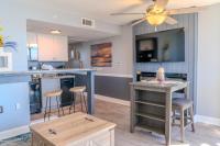 Küche&#47;Küchenzeile in der Unterkunft Ocean View Double Suite! Sleeps 4 Meridian Plaza 705