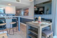 eine Küche mit einem Tisch und Stühlen in der Unterkunft Ocean View Double Suite! Sleeps 4 Meridian Plaza 705 in Myrtle Beach