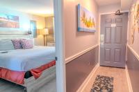 Ein Bett oder Betten in einem Zimmer der Unterkunft Ocean View Double Suite! Sleeps 4 Meridian Plaza 705