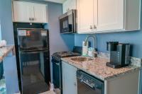 eine Küche mit einem schwarzen Kühlschrank und einer Spüle in der Unterkunft Ocean View Double Suite! Sleeps 4 Meridian Plaza 705 in Myrtle Beach