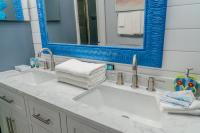 Ein Badezimmer in der Unterkunft Ocean View Double Suite! Sleeps 4 Meridian Plaza 705