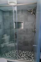Ein Badezimmer in der Unterkunft Ocean View Double Suite! Sleeps 4 Meridian Plaza 705