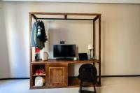 Casa Teva Lisboa Boutique Hotel by chic&basicにあるテレビまたはエンターテインメントセンター